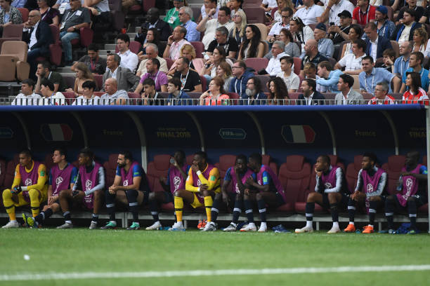 着俱乐部的 着俱乐部的